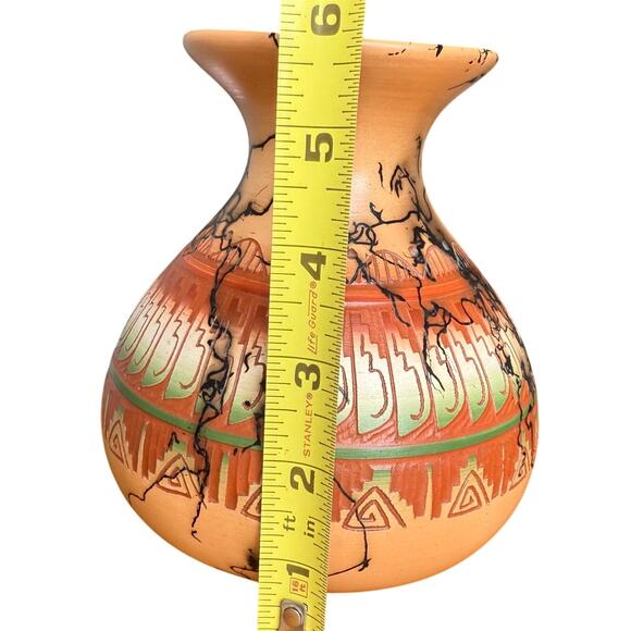 Navajo Native American Horse Hair Pottery Painted Etched Vase Signed Southwest - Picture 4 of 11